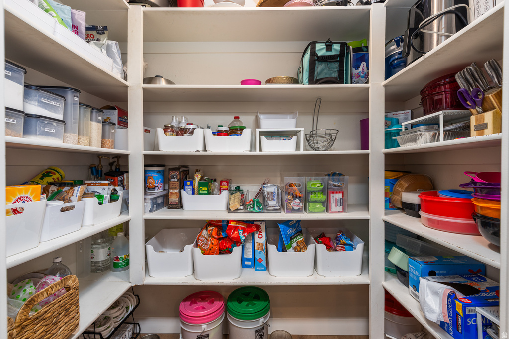 1083 W STONEHAVEN DR North Salt Lake, UT 84054