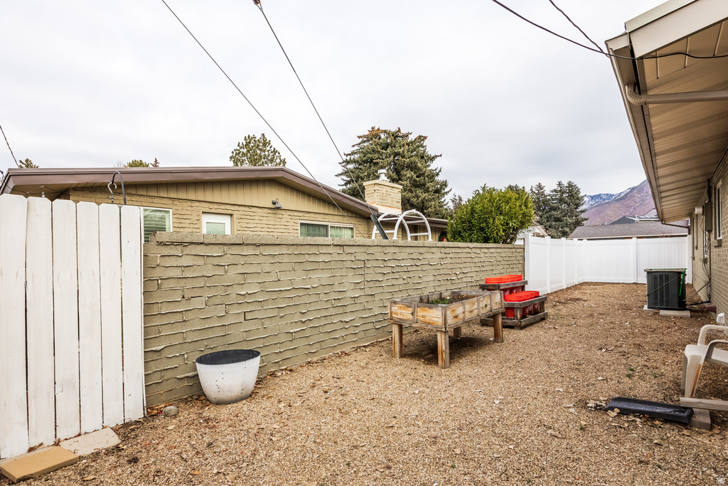 5088 S WOODMONT DR Holladay, UT 84117