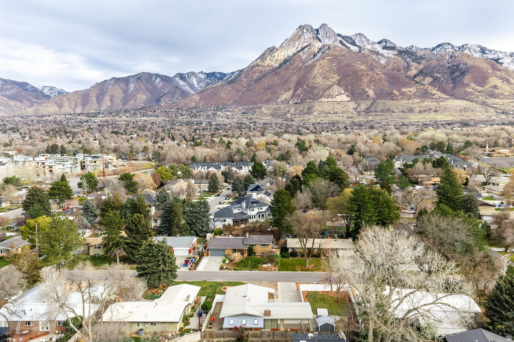 5088 S WOODMONT DR Holladay, UT 84117