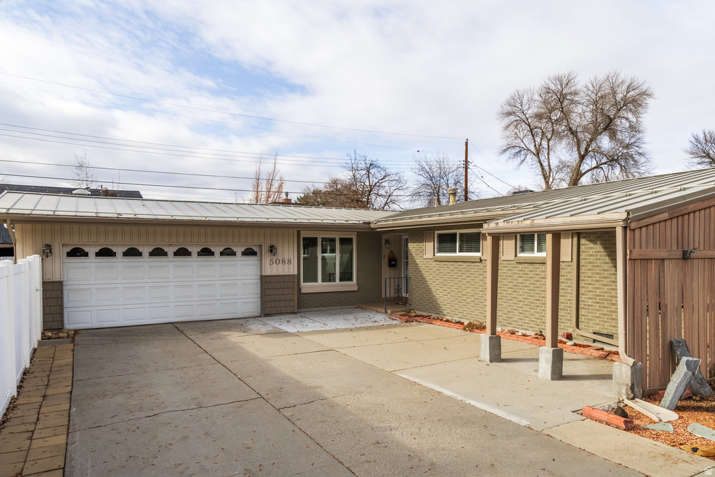 5088 S WOODMONT DR Holladay, UT 84117
