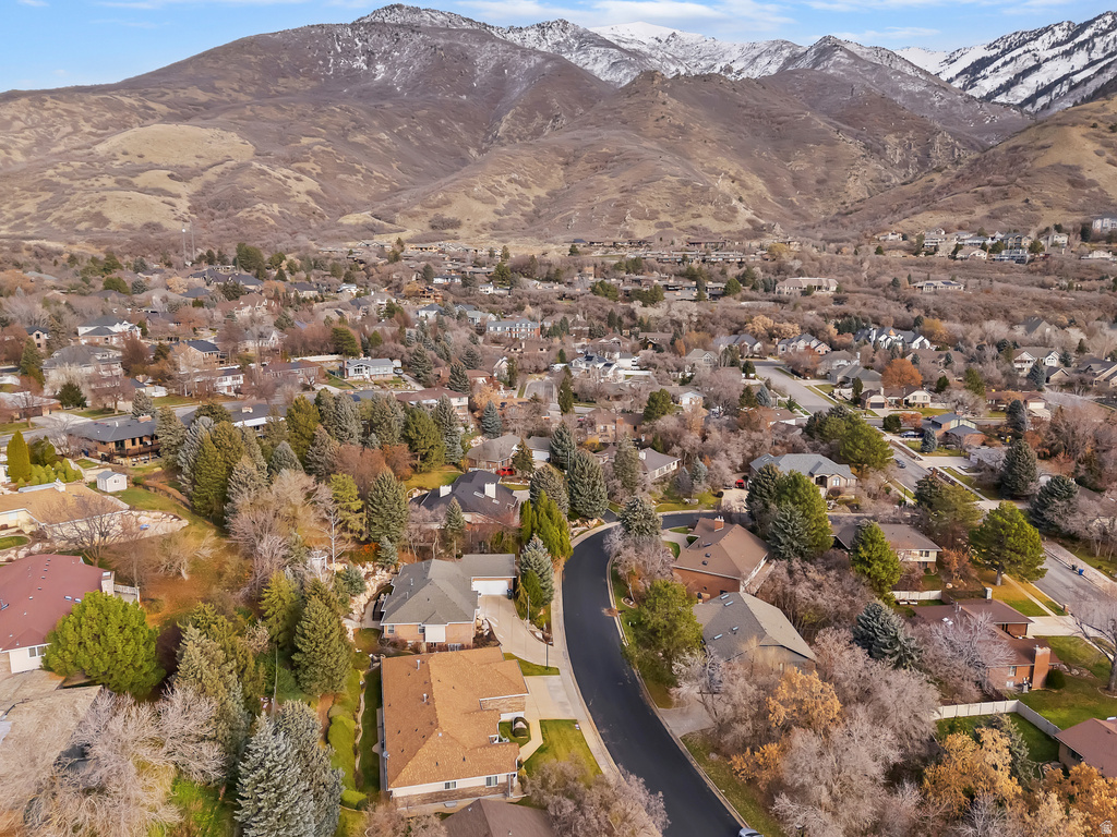 1762 E WHISPERING OAKS DR Ogden, UT 84403