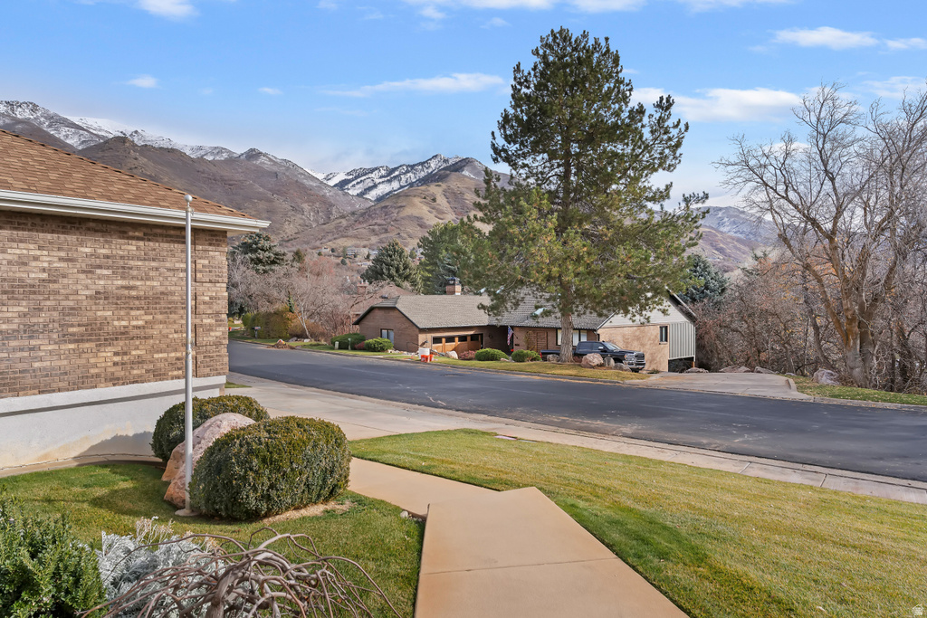 1762 E WHISPERING OAKS DR Ogden, UT 84403
