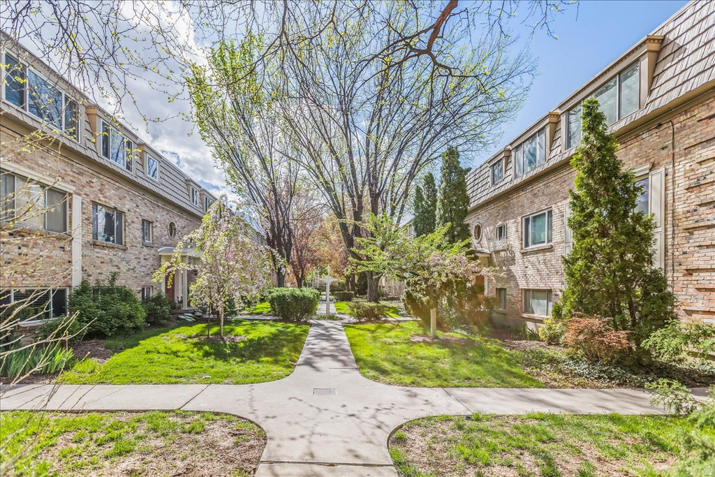 2220 E MURRAY HOLLADAY RD #101 Holladay, UT 84117