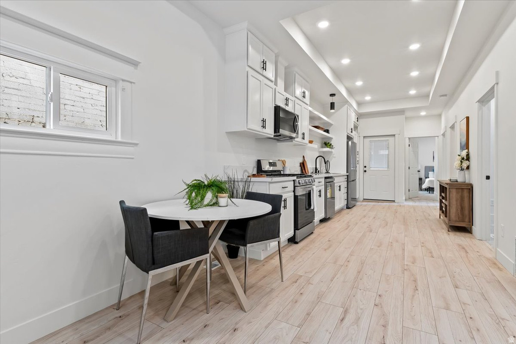 249 S GLENDALE ST Salt Lake City, UT 84104