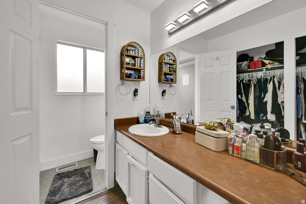 1247 E 300 N Layton, UT 84040