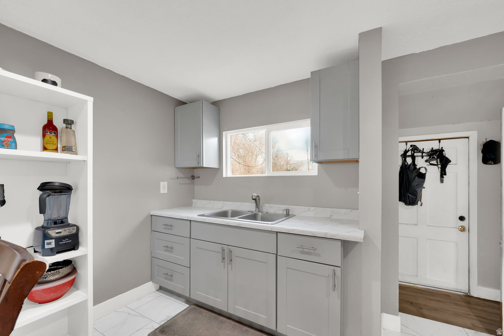 1115 S GLENDALE DR Salt Lake City, UT 84104