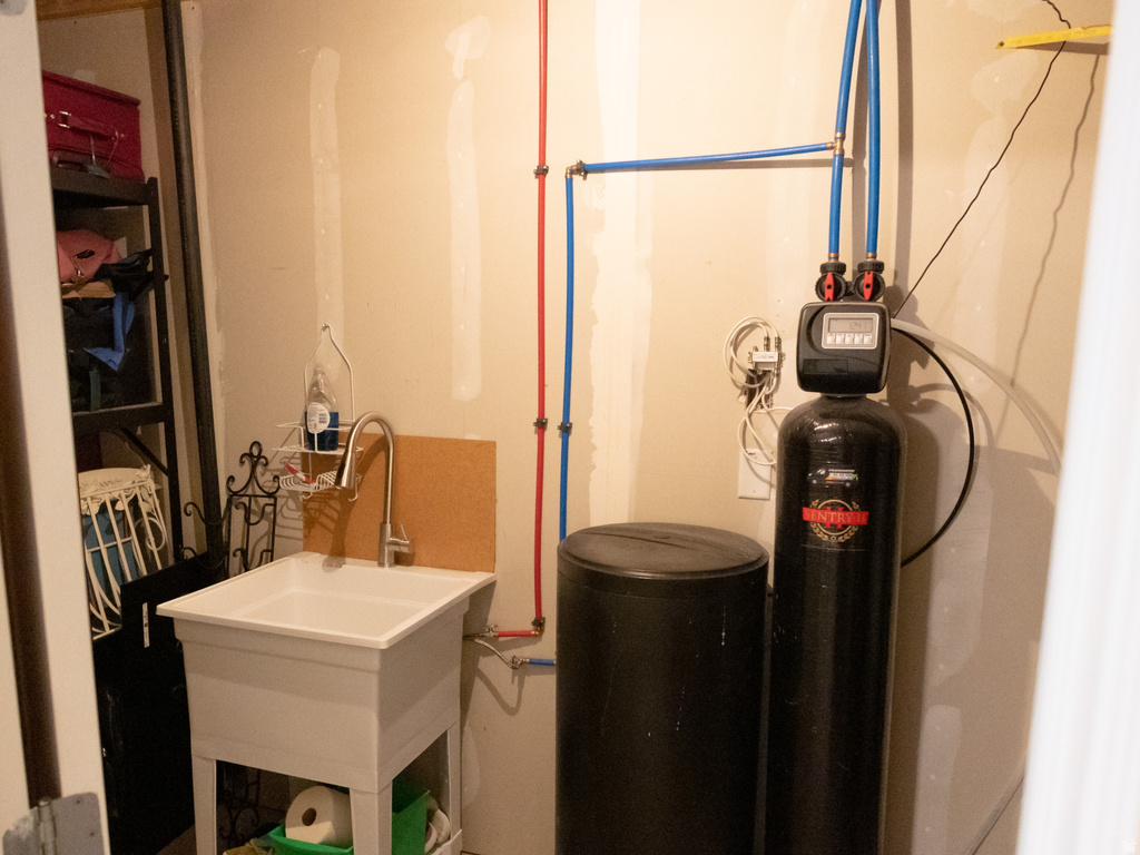 8058 S LISMORE LN West Jordan, UT 84088