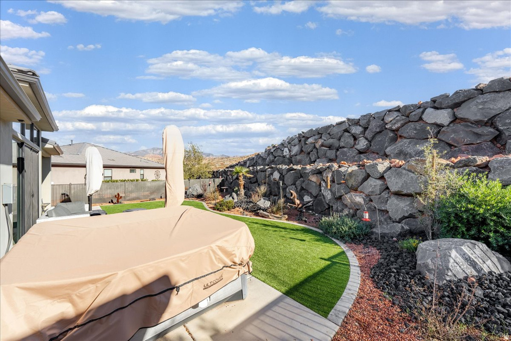 2210 N MONTAGNA ST Washington, UT 84780