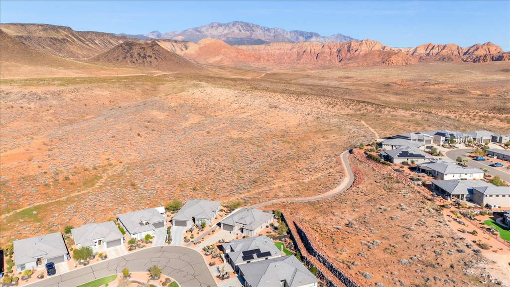 2210 N MONTAGNA ST Washington, UT 84780