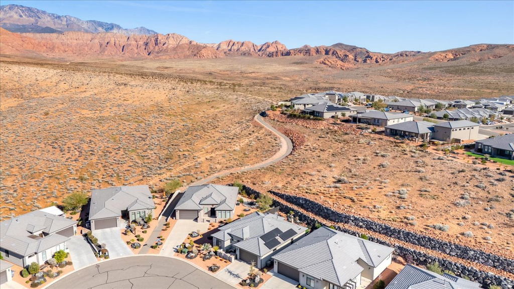 2210 N MONTAGNA ST Washington, UT 84780