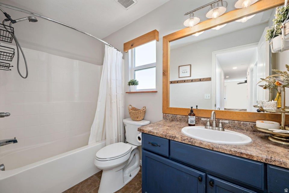 2026 E SADDLEBACK VIEW DR Enoch, UT 84721