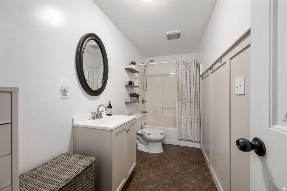 2026 E SADDLEBACK VIEW DR Enoch, UT 84721