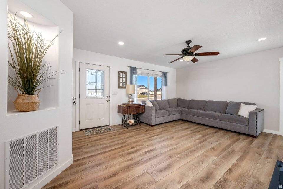 2026 E SADDLEBACK VIEW DR Enoch, UT 84721