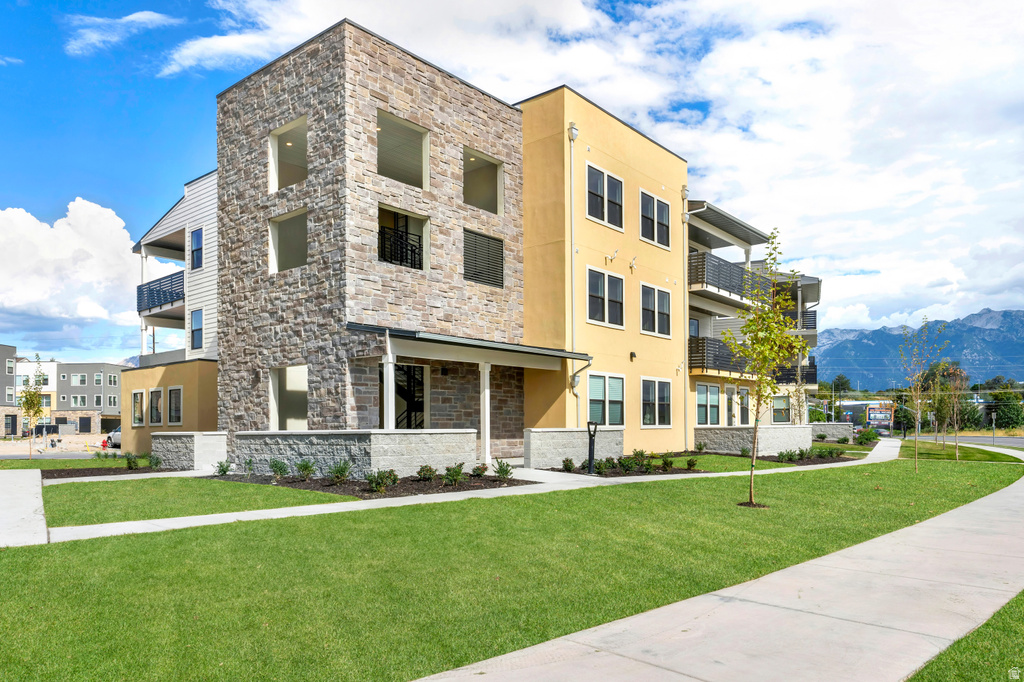 736 W W BLUE MAGIC LN Midvale, UT 84047