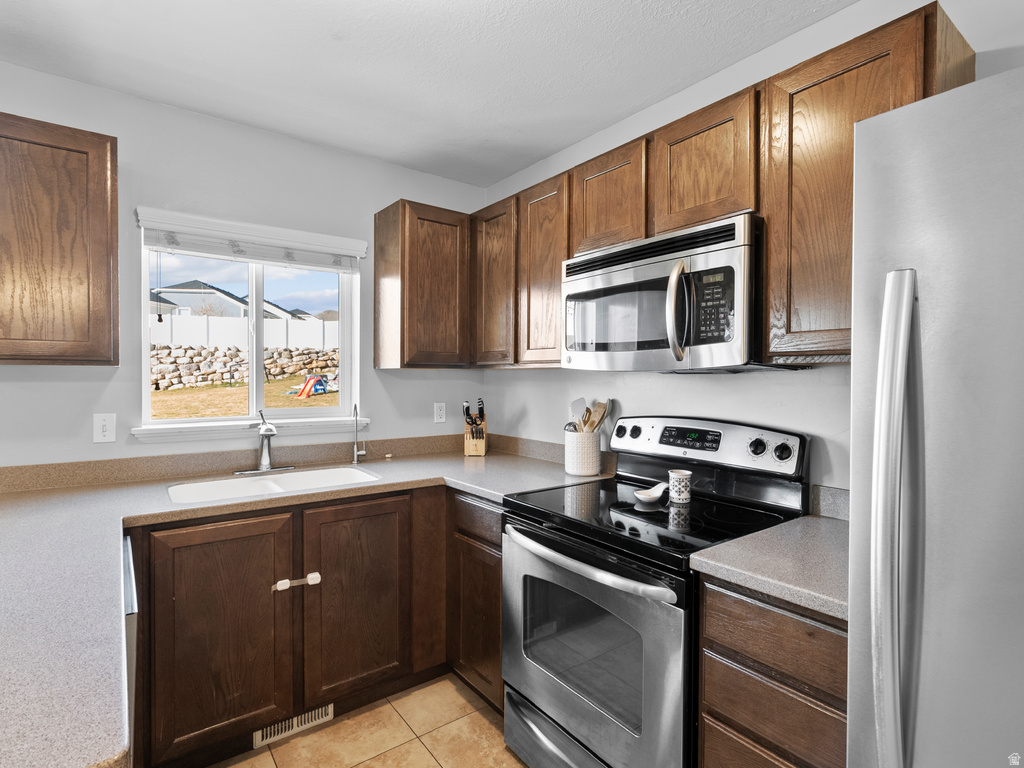 2043 N BELMONT DR Saratoga Springs, UT 84045