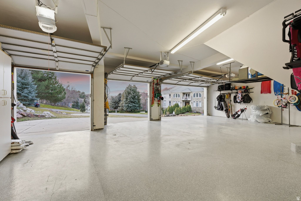 35 E LONE HOLLOW DR Sandy, UT 84092