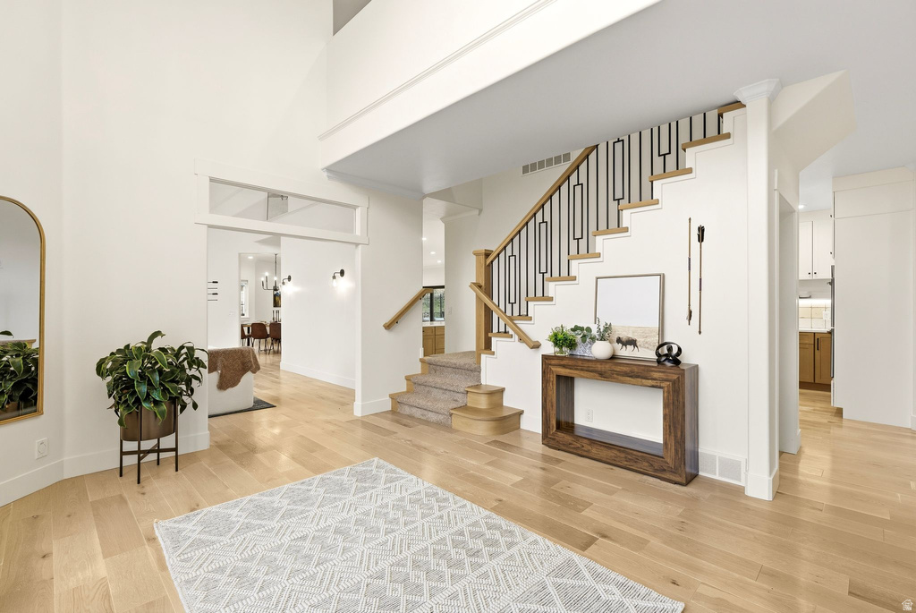 35 E LONE HOLLOW DR Sandy, UT 84092