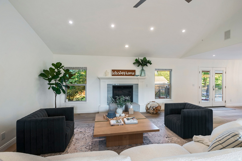 11417 S JORDAN FARMS RD South Jordan, UT 84095