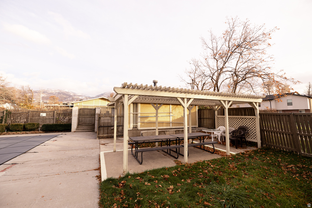 323 S PEACH LN Bountiful, UT 84010