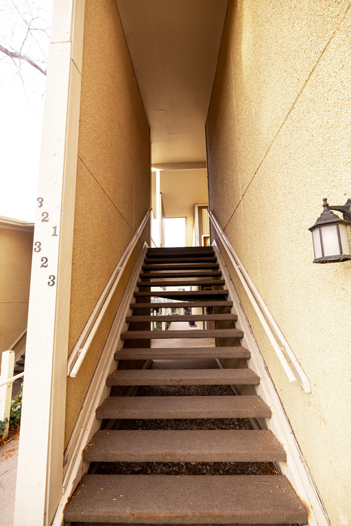 323 S PEACH LN Bountiful, UT 84010