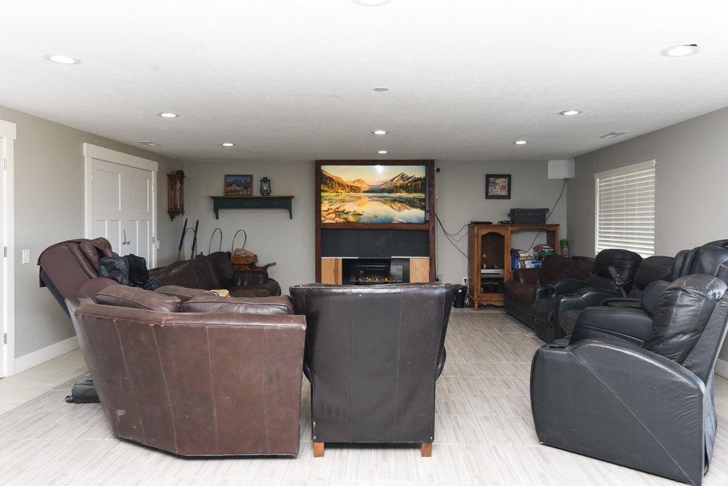 270 N CHIEKEZIE LN Grantsville, UT 84029