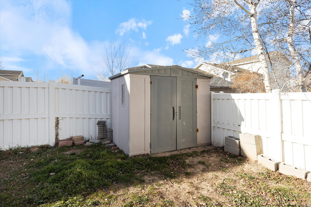 5502 W STARFLOWER WAY West Jordan, UT 84081