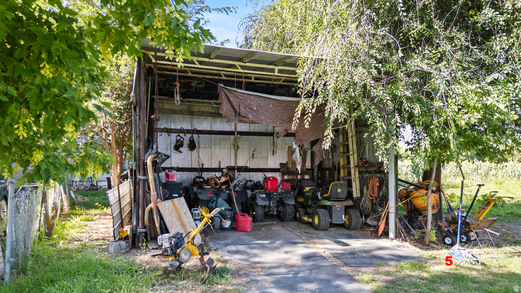 4633 S HIGHWAY 89 Wellsville, UT 84339