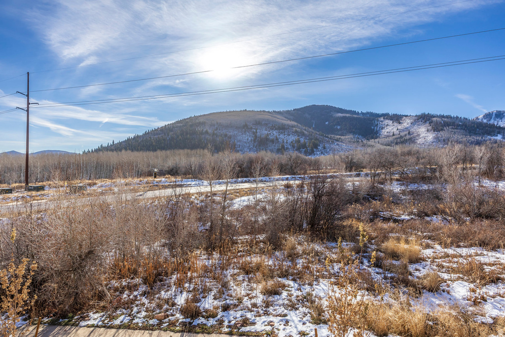 1907 STONE HOLLOW. CT Park City, UT 84098