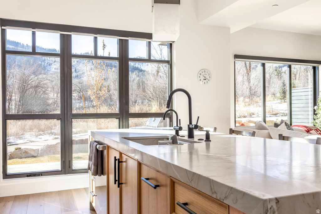 1907 STONE HOLLOW. CT Park City, UT 84098