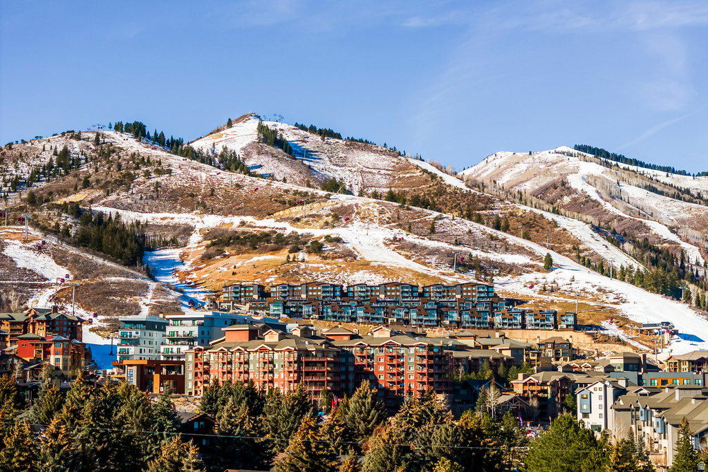 1907 STONE HOLLOW. CT Park City, UT 84098