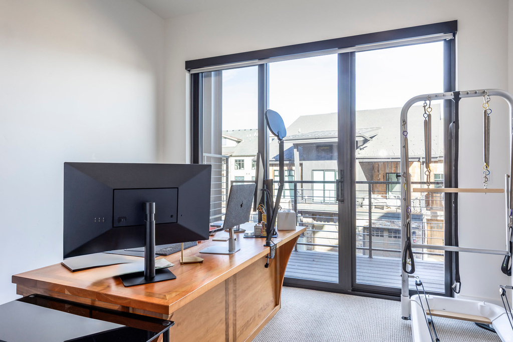 1907 STONE HOLLOW. CT Park City, UT 84098