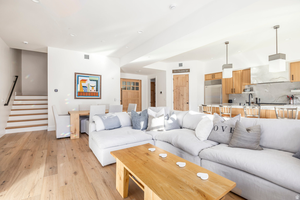 1907 STONE HOLLOW. CT Park City, UT 84098