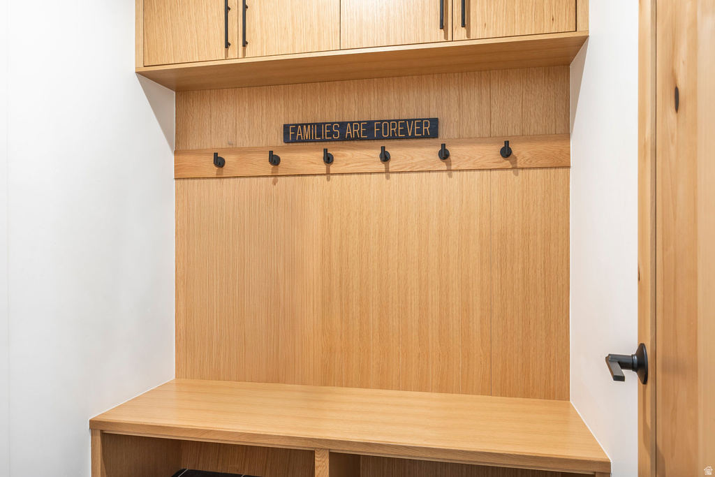 1907 STONE HOLLOW. CT Park City, UT 84098