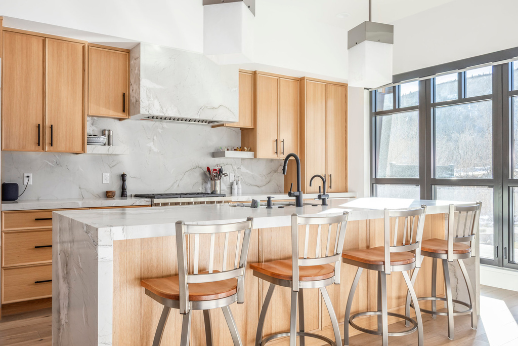 1907 STONE HOLLOW. CT Park City, UT 84098