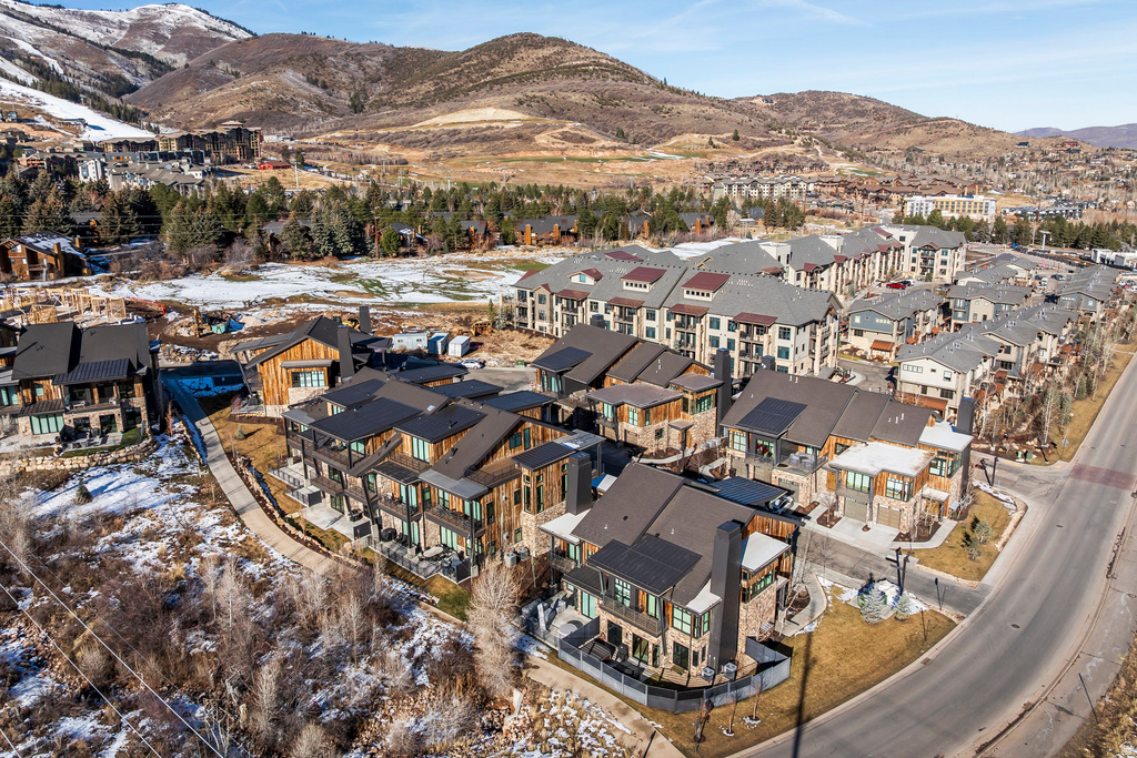 1907 STONE HOLLOW. CT Park City, UT 84098