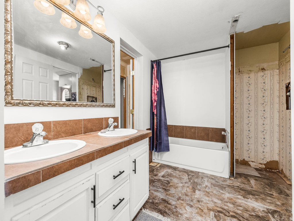 1025 N MAIN ST Hinckley, UT 84635