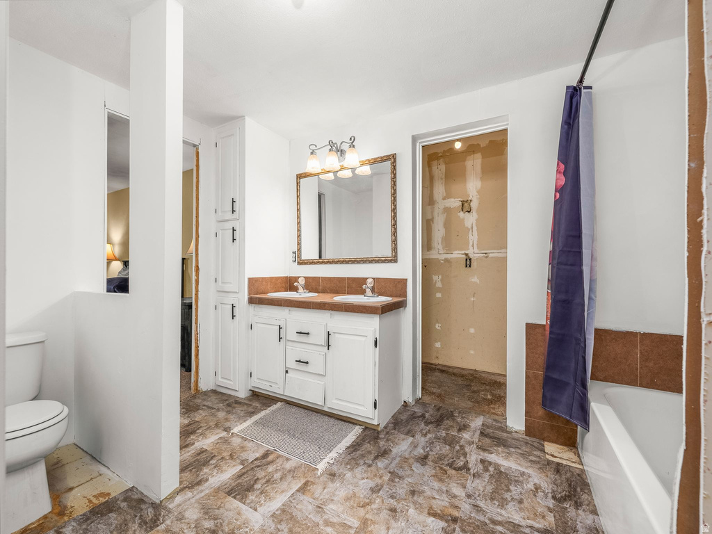 1025 N MAIN ST Hinckley, UT 84635