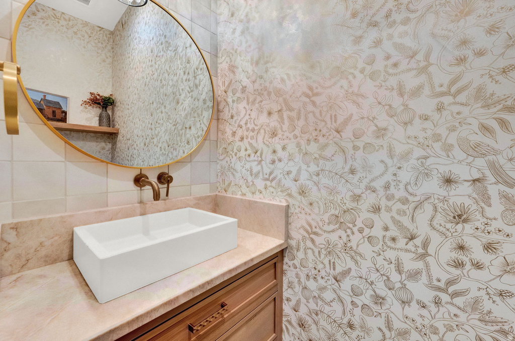 8122 S WILLOW CV Cottonwood Heights, UT 84093