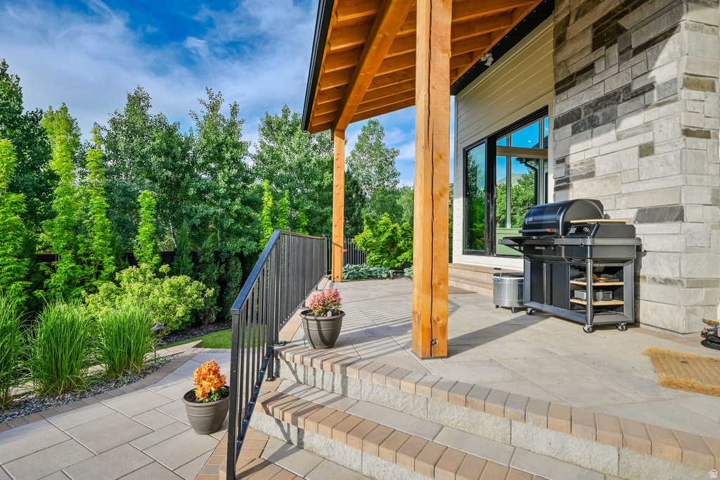 8122 S WILLOW CV Cottonwood Heights, UT 84093