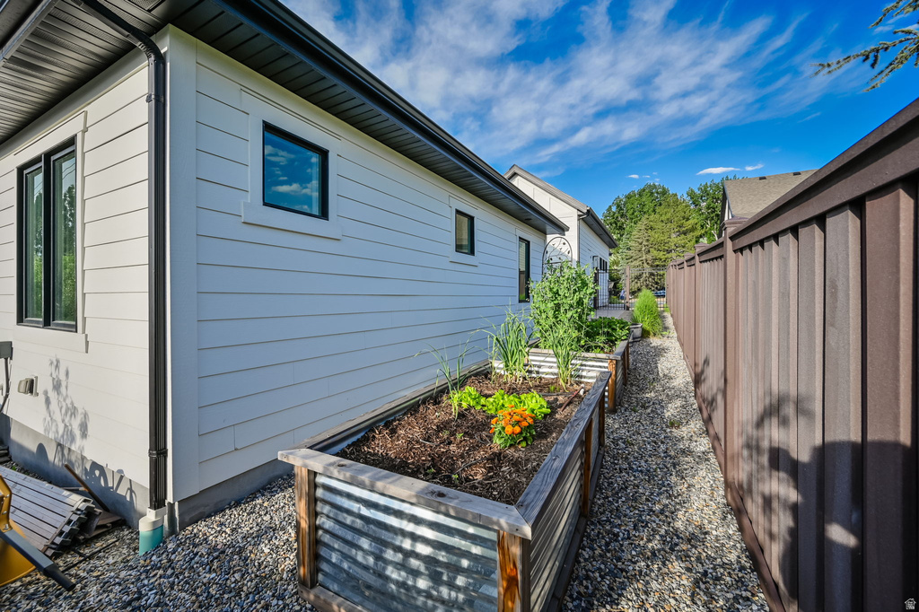 8122 S WILLOW CV Cottonwood Heights, UT 84093