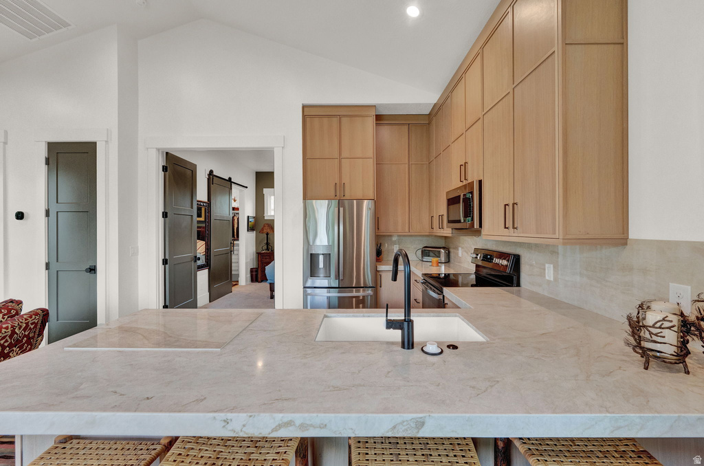 8122 S WILLOW CV Cottonwood Heights, UT 84093