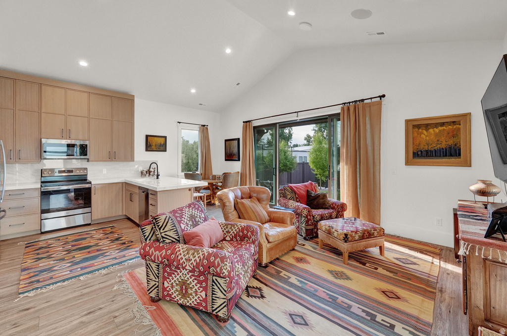 8122 S WILLOW CV Cottonwood Heights, UT 84093