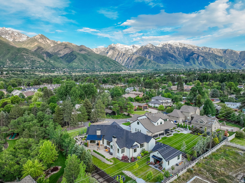 8122 S WILLOW CV Cottonwood Heights, UT 84093