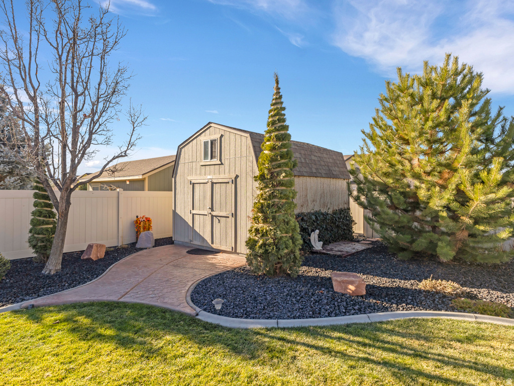 5531 N PONDEROSA LN Stansbury Park, UT 84074