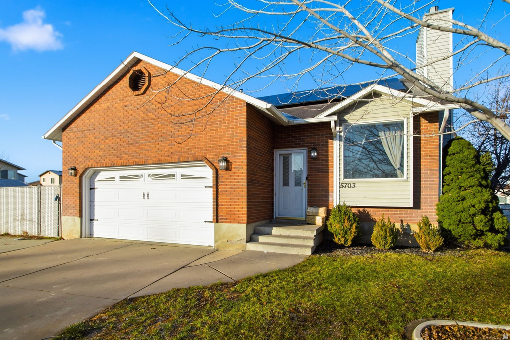 5703 S 4025 W Roy, UT 84067