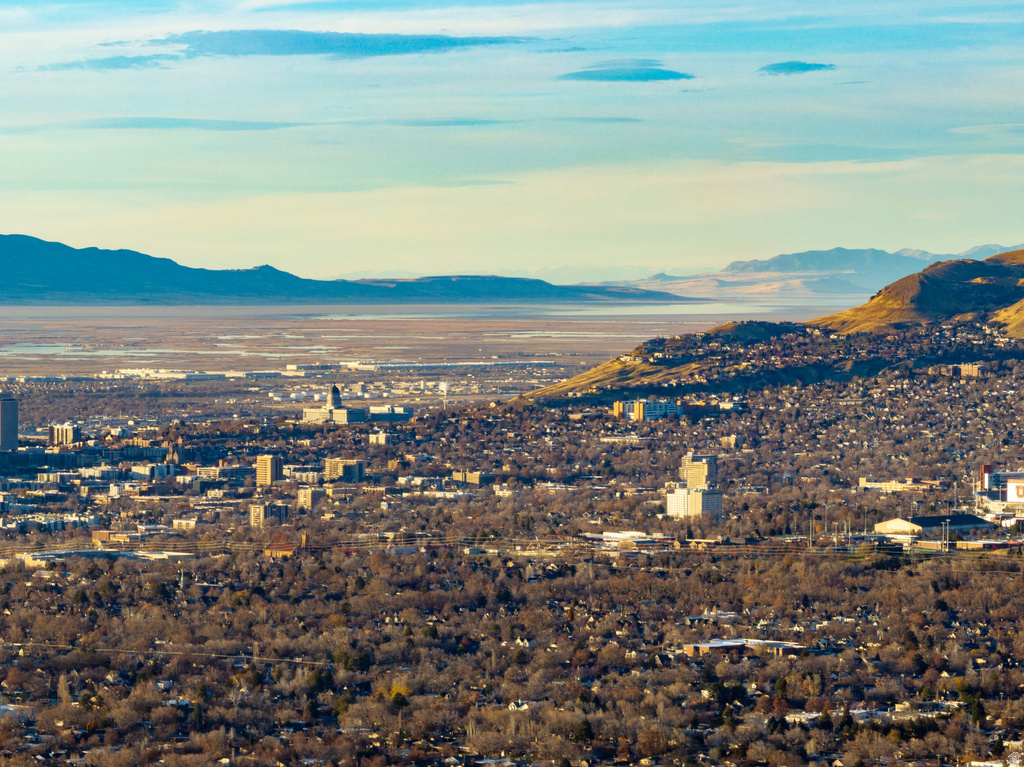 2427 S CANNON POINT DR Salt Lake City, UT 84109