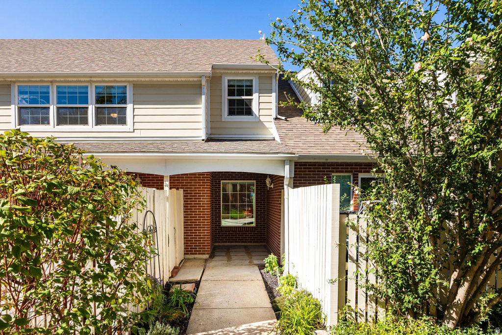 833 N LAKESIDE LN Centerville, UT 84014