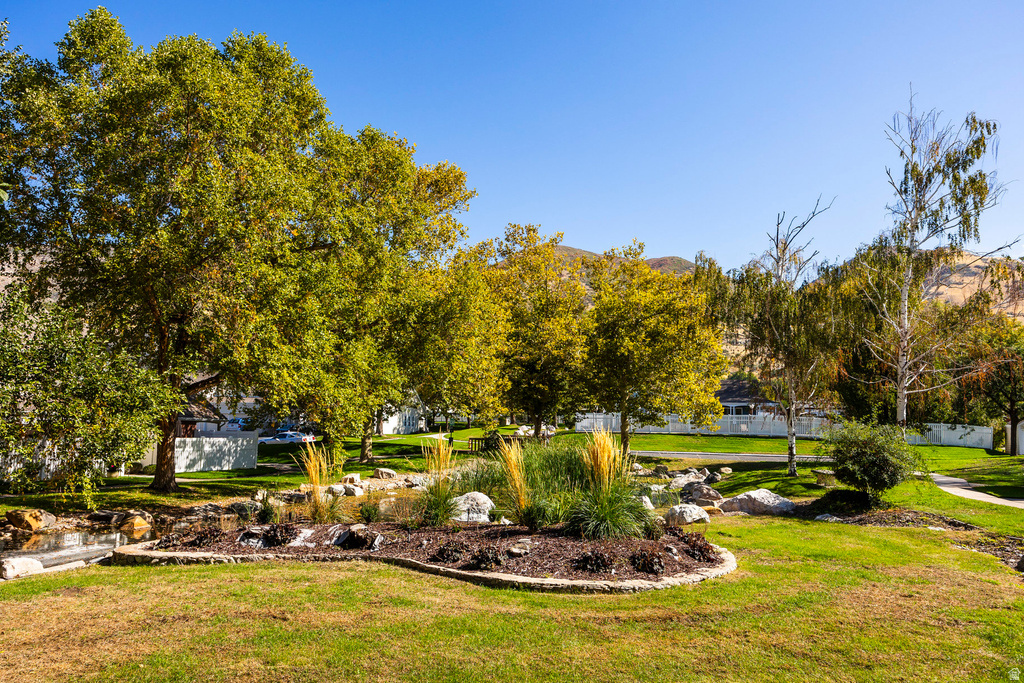 833 N LAKESIDE LN Centerville, UT 84014