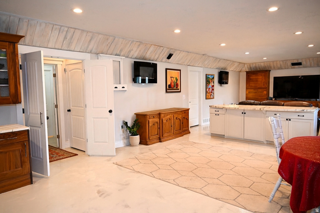 2058 COMANCHE WAY Farmington, UT 84025