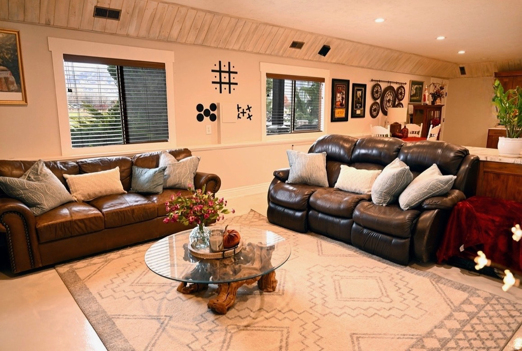 2058 COMANCHE WAY Farmington, UT 84025